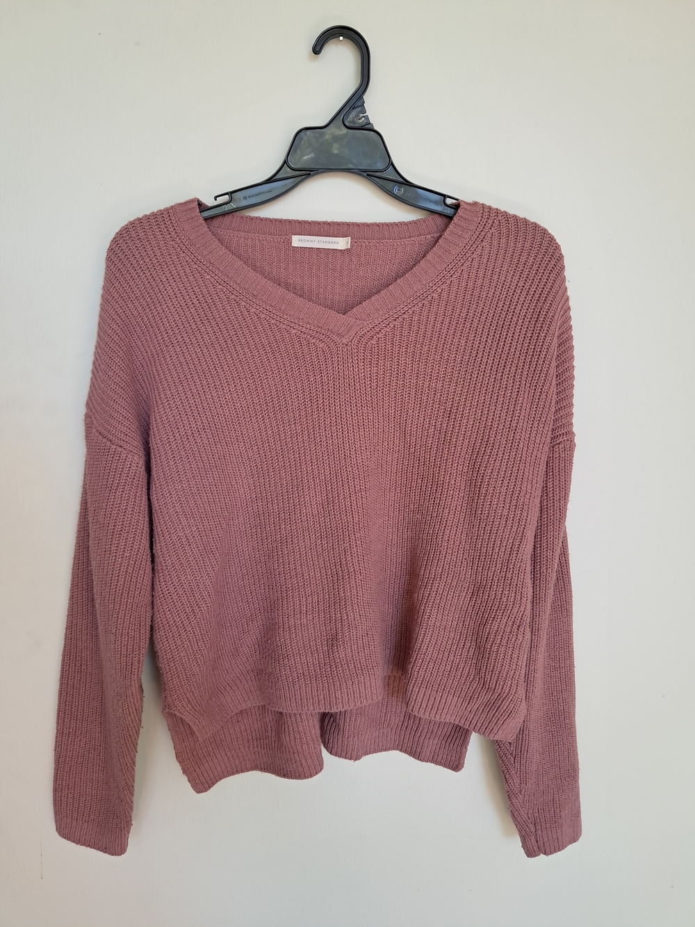 Women's V-Neck Ribbed Sweater in Dusty Rose